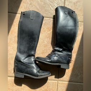 Childs’s size 2 Black Ovation Boots